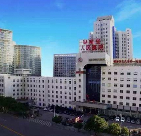 我司為湖南省人民醫院層流係統初中高效空調過濾網更換完畢