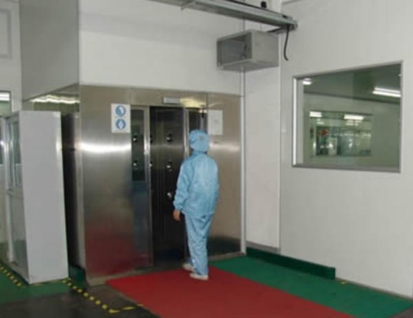 我司（sī）不鏽（xiù）鋼風淋室、風淋通道為湖南（nán）六和通食品工業QS認證添（tiān）磚加（jiā）瓦